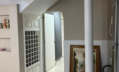 Casa quinta en alquiler permanente. Barrio Brigadier López. Todos los servicios.