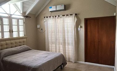 Casa quinta en alquiler permanente. Barrio Brigadier López. Todos los servicios.