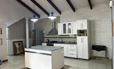Casa quinta en alquiler permanente. Barrio Brigadier López. Todos los servicios.