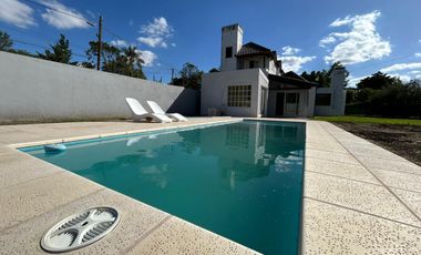Casa quinta en alquiler permanente. Barrio Brigadier López. Todos los servicios.