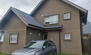 ARRIENDO CASA EN CONDOMINIO DE TRES DORMITORIOS EN TCO