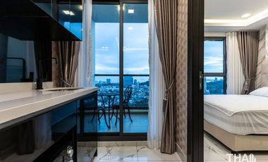 Compact 2 Bedroom, 1 Bathroom Condo with City and Sea View