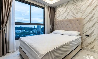 Compact 2 Bedroom, 1 Bathroom Condo with City and Sea View