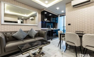 Compact 2 Bedroom, 1 Bathroom Condo with City and Sea View
