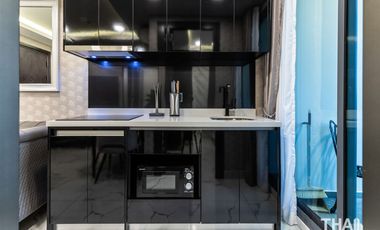 Compact 2 Bedroom, 1 Bathroom Condo with City and Sea View