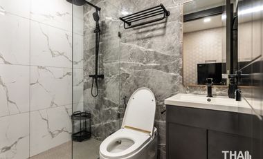 Compact 2 Bedroom, 1 Bathroom Condo with City and Sea View