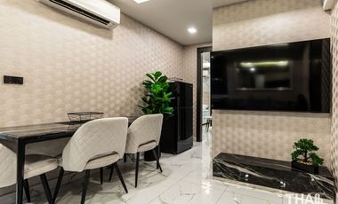 Compact 2 Bedroom, 1 Bathroom Condo with City and Sea View
