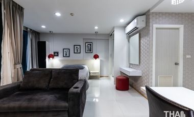 Spacious Ground Floor Condo with Pool Access