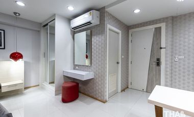 Spacious Ground Floor Condo with Pool Access