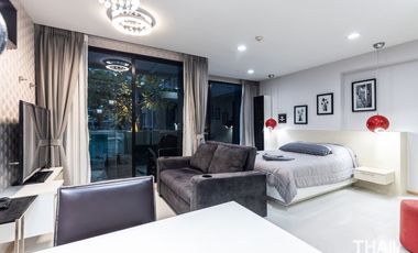 Spacious Ground Floor Condo with Pool Access