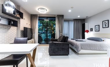 Spacious Ground Floor Condo with Pool Access