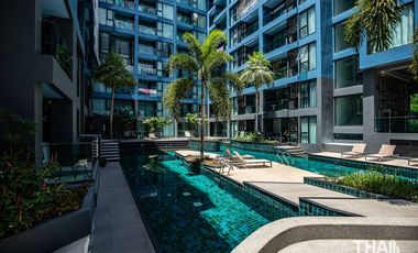 Spacious Ground Floor Condo with Pool Access