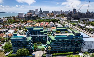 Spacious Ground Floor Condo with Pool Access