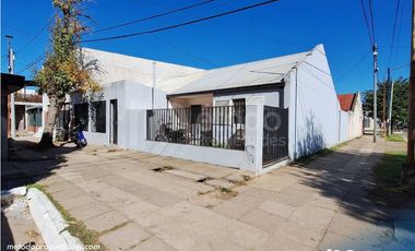 Casa - B° Republica de Venezuela - Las Piedras y Peatonal
