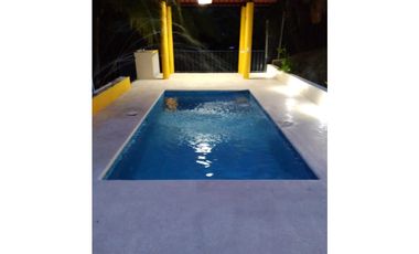 Propiedad de playa de 2 dormitorios, casita y una piscina