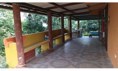 Propiedad de playa de 2 dormitorios, casita y una piscina