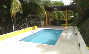 Propiedad de playa de 2 dormitorios, casita y una piscina
