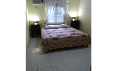 Propiedad de playa de 2 dormitorios, casita y una piscina