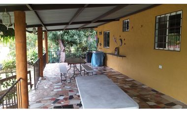 Propiedad de playa de 2 dormitorios, casita y una piscina