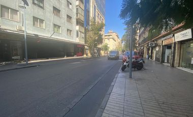 Estacionamiento en Miraflores, Santiago.