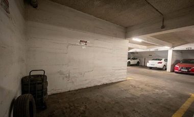 Estacionamiento en Miraflores, Santiago.