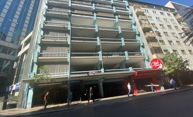 Estacionamiento en Miraflores, Santiago.