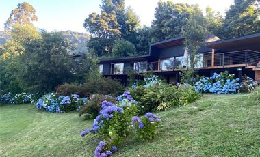 Casa de lujo con acceso playa del lago Calafquén.
