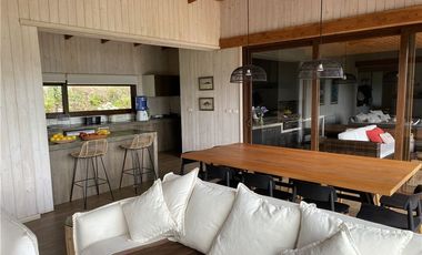 Casa de lujo con acceso playa del lago Calafquén.