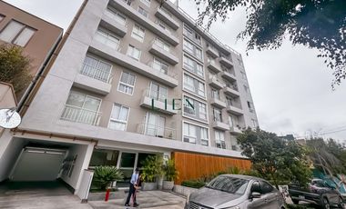 Flat amoblado y equipado | 1 Estacionamiento | 2 Dormitorios | Frente a parque