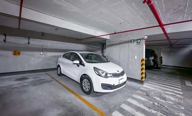Flat amoblado y equipado | 1 Estacionamiento | 2 Dormitorios | Frente a parque