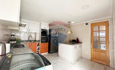 Vende Casa Av Bilbao en Providencia.