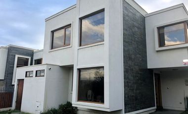 Casa en Cumbres del Sur:  Lista para vivir.
