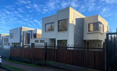 Casa en Cumbres del Sur:  Lista para vivir.