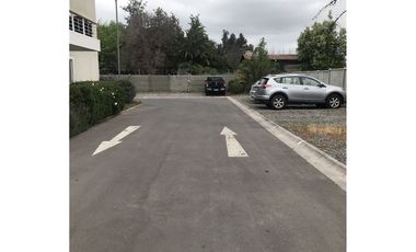 Oficina o Local con 2 Estacionamientos privados.