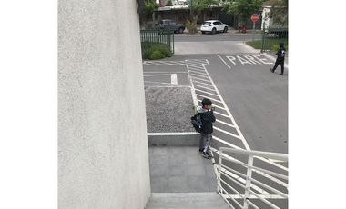 Oficina o Local con 2 Estacionamientos privados.