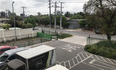 Oficina o Local con 2 Estacionamientos privados.