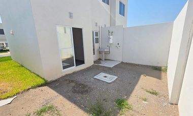 Casa en renta en Veracruz en esquina Fracc. Puerta Paraíso Ver.