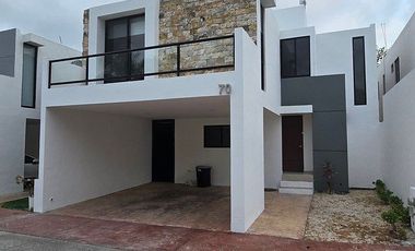 CASA CON PISCINA EN PRIVADA CON AMENIDADES CERCA DE LA ISLA, EN MERIDA, YUC.