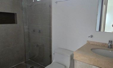 CASA CON PISCINA EN PRIVADA CON AMENIDADES CERCA DE LA ISLA, EN MERIDA, YUC.