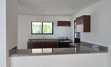 CASA CON PISCINA EN PRIVADA CON AMENIDADES CERCA DE LA ISLA, EN MERIDA, YUC.