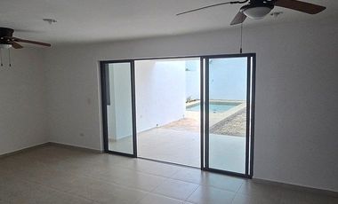 CASA CON PISCINA EN PRIVADA CON AMENIDADES CERCA DE LA ISLA, EN MERIDA, YUC.