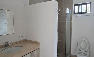 CASA CON PISCINA EN PRIVADA CON AMENIDADES CERCA DE LA ISLA, EN MERIDA, YUC.
