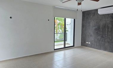 CASA CON PISCINA EN PRIVADA CON AMENIDADES CERCA DE LA ISLA, EN MERIDA, YUC.