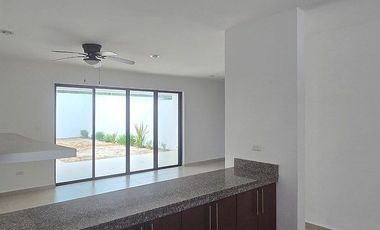 CASA CON PISCINA EN PRIVADA CON AMENIDADES CERCA DE LA ISLA, EN MERIDA, YUC.