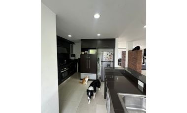 Casa en VENTA de 204 m² en CHIA  4 Alcobas  Terraza  2 Garajes