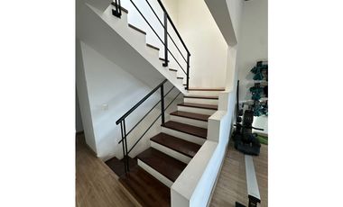 Casa en VENTA de 204 m² en CHIA  4 Alcobas  Terraza  2 Garajes