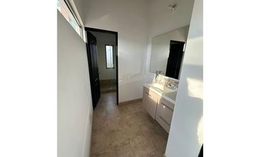 Casa en VENTA de 204 m² en CHIA  4 Alcobas  Terraza  2 Garajes