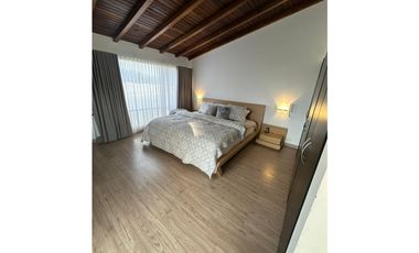Casa en VENTA de 204 m² en CHIA  4 Alcobas  Terraza  2 Garajes