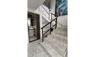 VENTA PENT HOUSE 192MT2 DUPLEX-2 PARQUEADEROS-1 DEPOSITO-MIRAFLORES