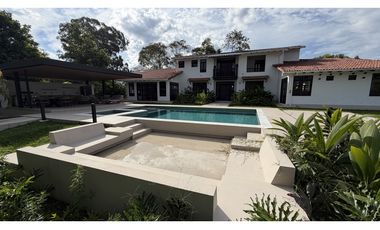 VENTA DE CASA CAMPESTRE EN MONTENEGRO, QUINDO, COLOMBIA